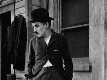 chalie chaplin ..........c mon ècole ki provoke le silence